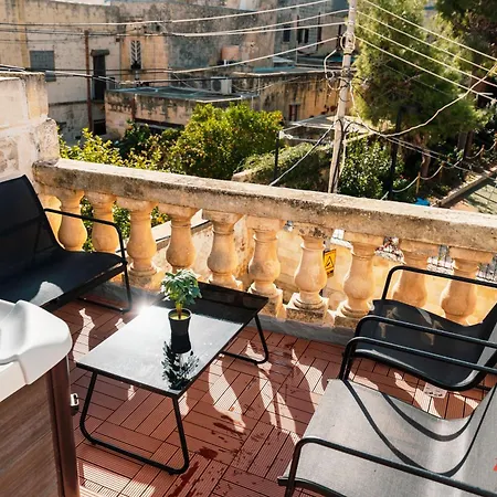 Charming Village Escape With Jacuzzi & Games Holiday home