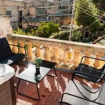 Charming Village Escape With Jacuzzi & Games Casa vacanze