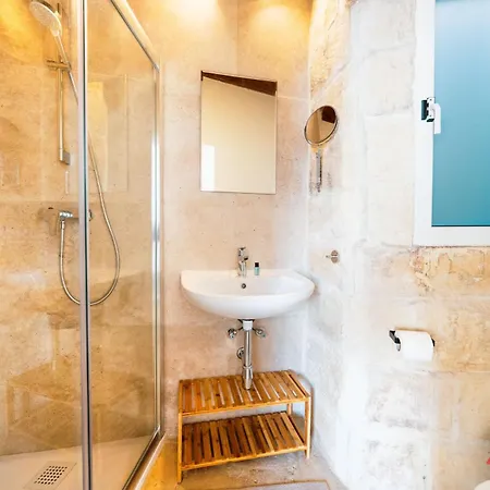 Charming Village Escape With Jacuzzi & Games Ferienhaus