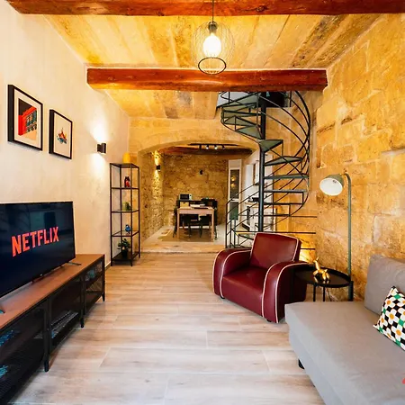 Charming Village Escape With Jacuzzi & Games *