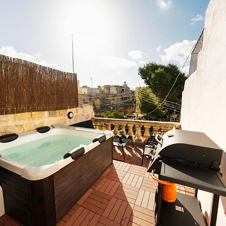 Charming Village Escape With Jacuzzi & Games *