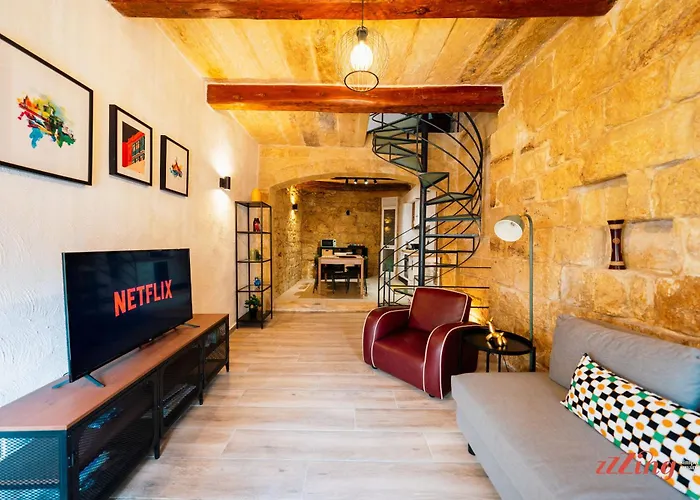 Charming Village Escape With Jacuzzi & Games *