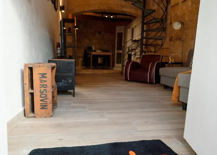 Charming Village Escape With Jacuzzi & Games