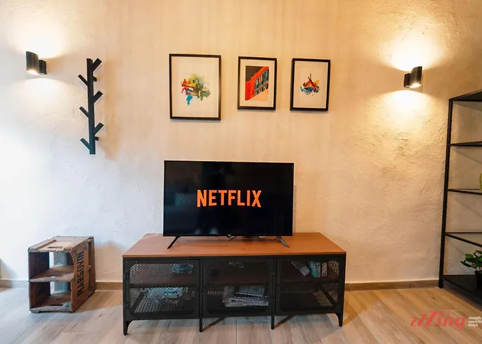 Charming Village Escape With Jacuzzi & Games