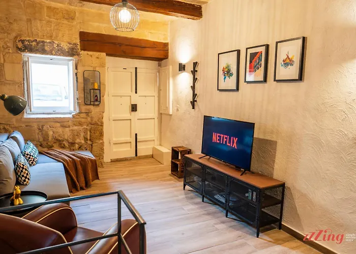 Charming Village Escape With Jacuzzi & Games Ferienhaus *