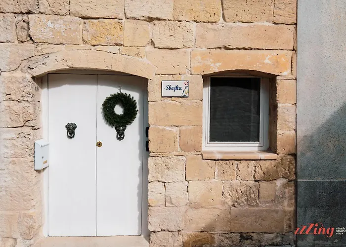 Charming Village Escape With Jacuzzi & Games *