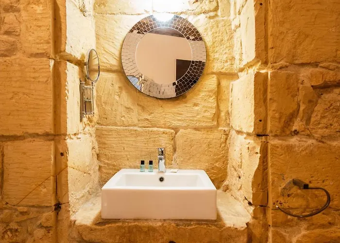 Charming Village Escape With Jacuzzi & Games